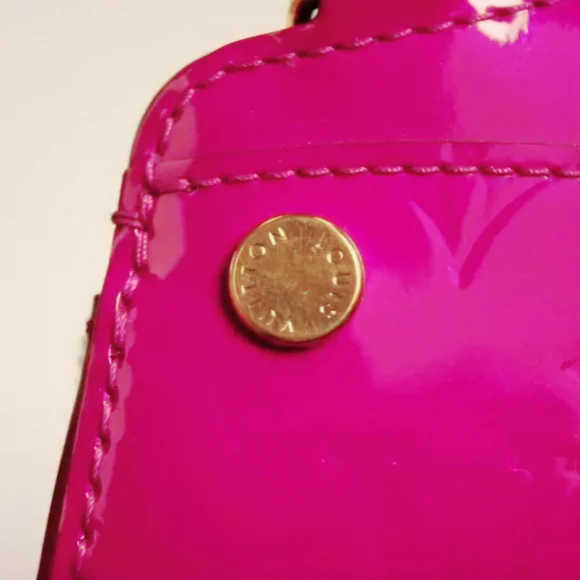 100% authentic Louis Vuitton fuchsia vernis patent leather BREA - Picture 9 of 16